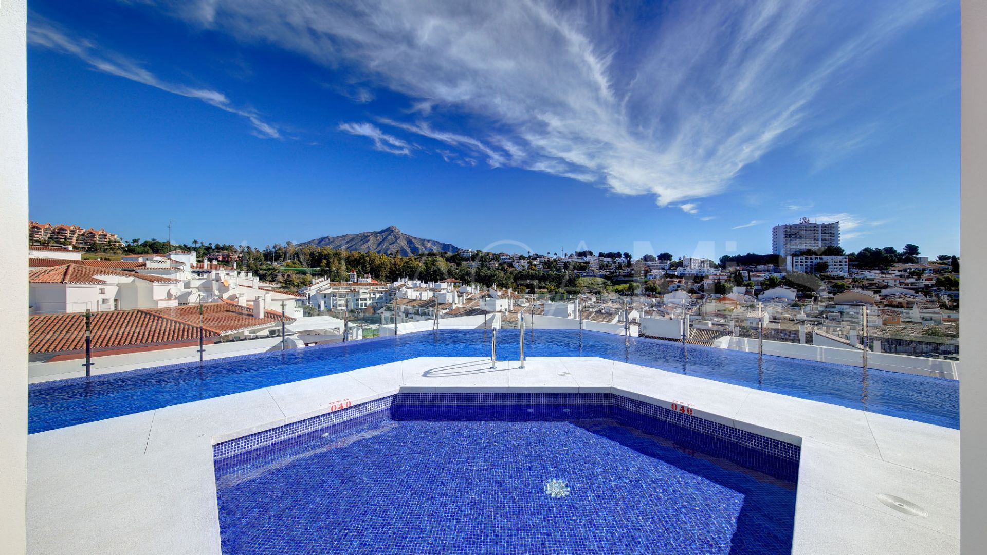 2 bedrooms La Campana penthouse for sale