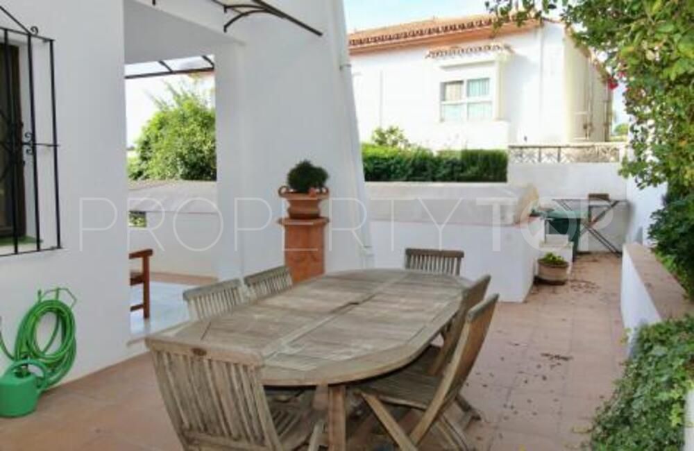 For sale villa in Nueva Andalucia with 3 bedrooms