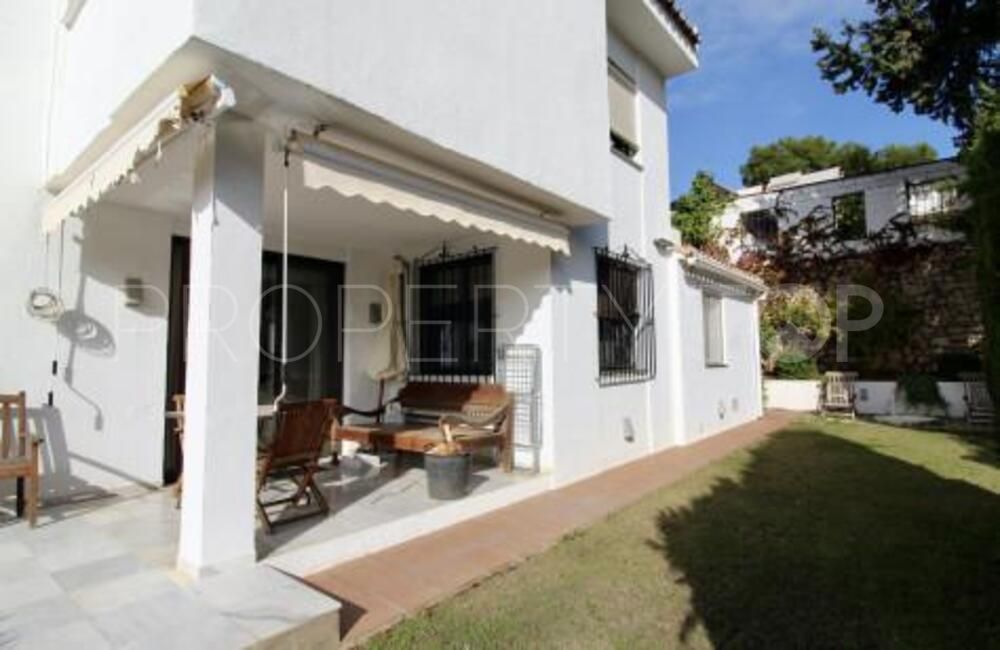 For sale villa in Nueva Andalucia with 3 bedrooms