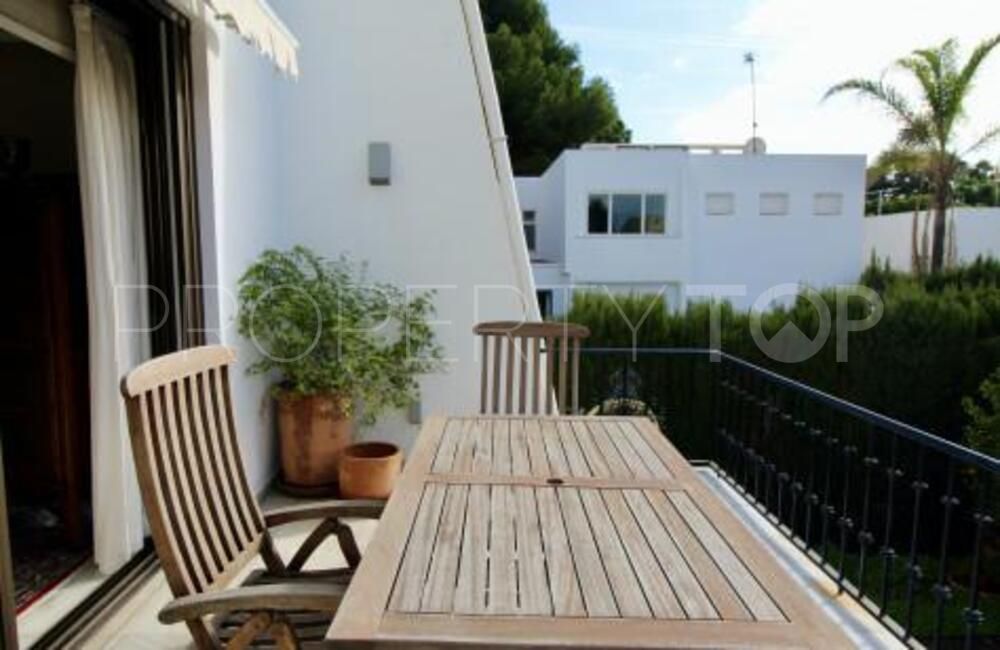 For sale villa in Nueva Andalucia with 3 bedrooms