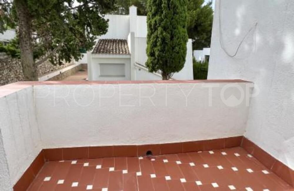 For sale villa in Nueva Andalucia with 3 bedrooms