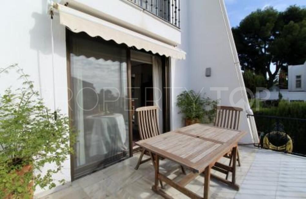 For sale villa in Nueva Andalucia with 3 bedrooms