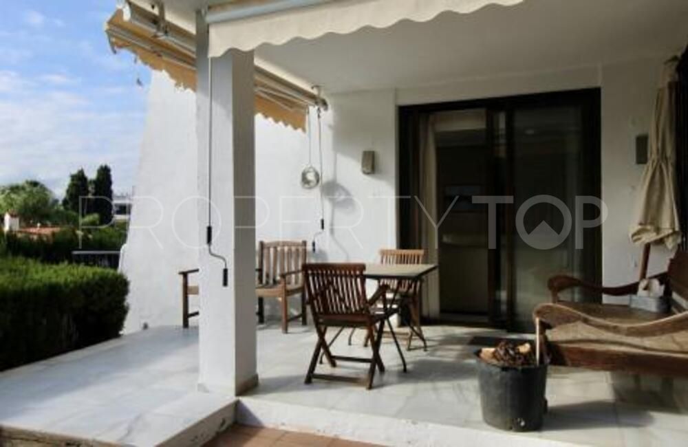 For sale villa in Nueva Andalucia with 3 bedrooms