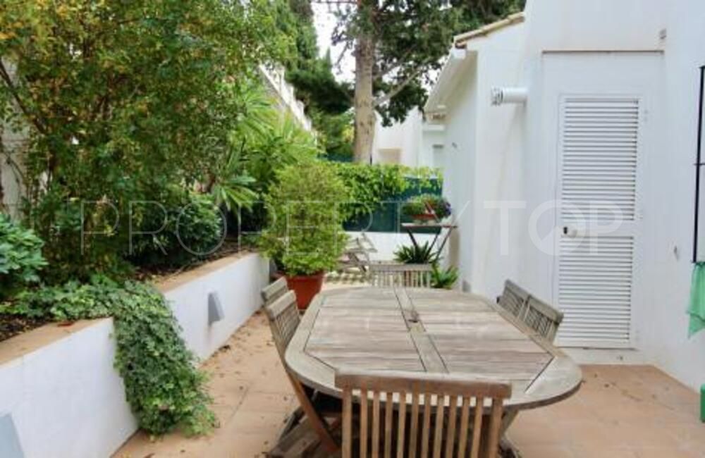 For sale villa in Nueva Andalucia with 3 bedrooms