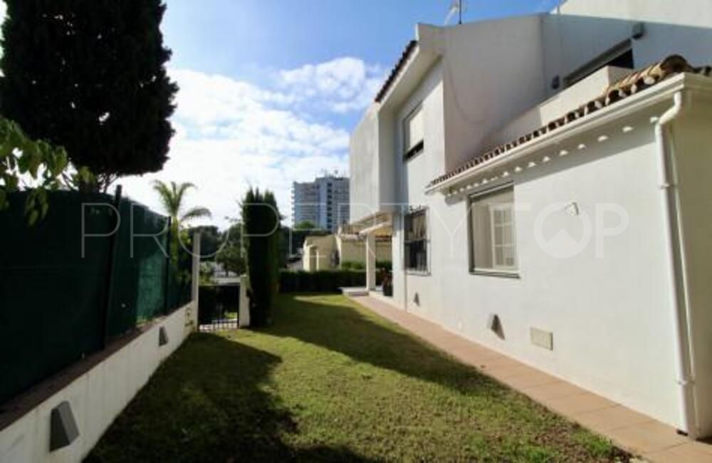 For sale villa in Nueva Andalucia with 3 bedrooms