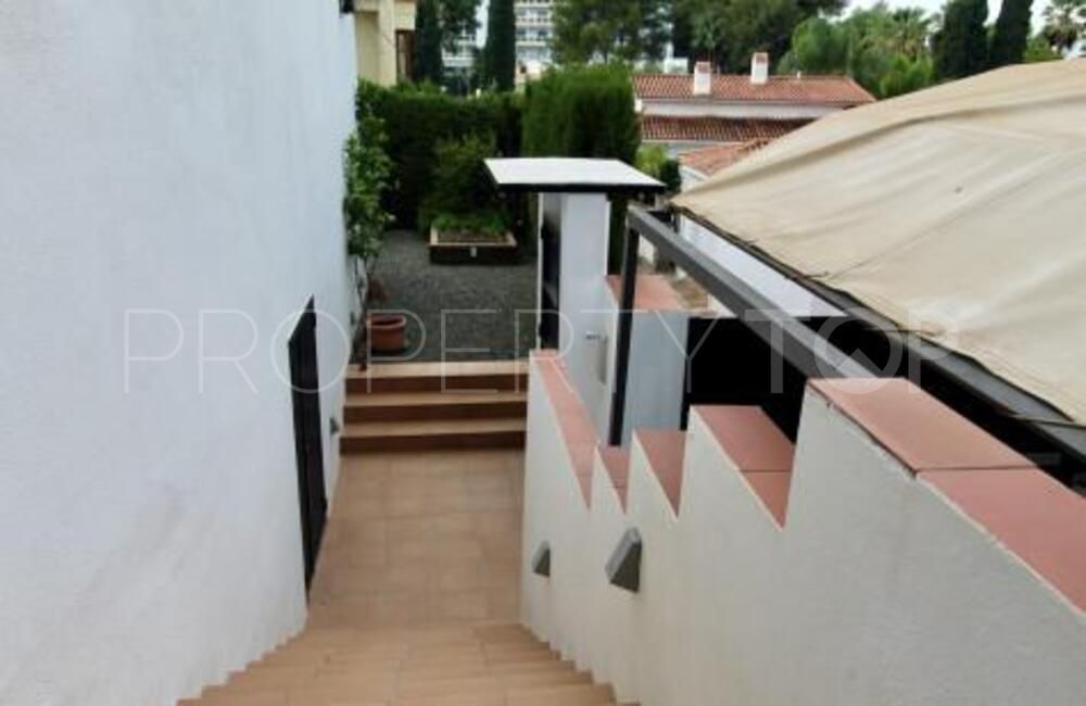 For sale villa in Nueva Andalucia with 3 bedrooms