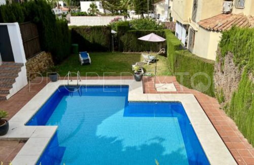 For sale villa in Nueva Andalucia with 3 bedrooms