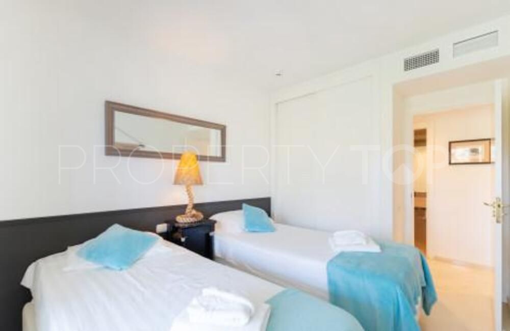 Comprar apartamento de 4 dormitorios en Los Granados Playa