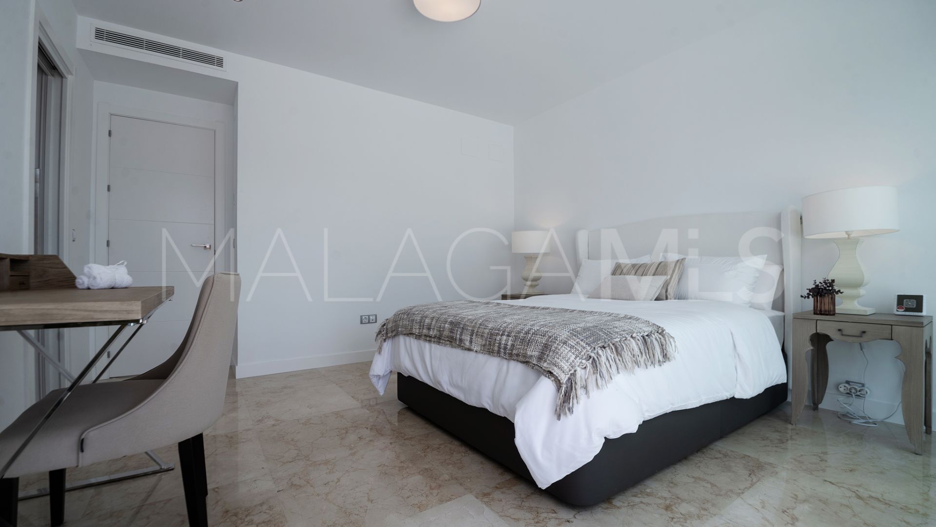 Buy adosado with 4 bedrooms in Marbella Senses