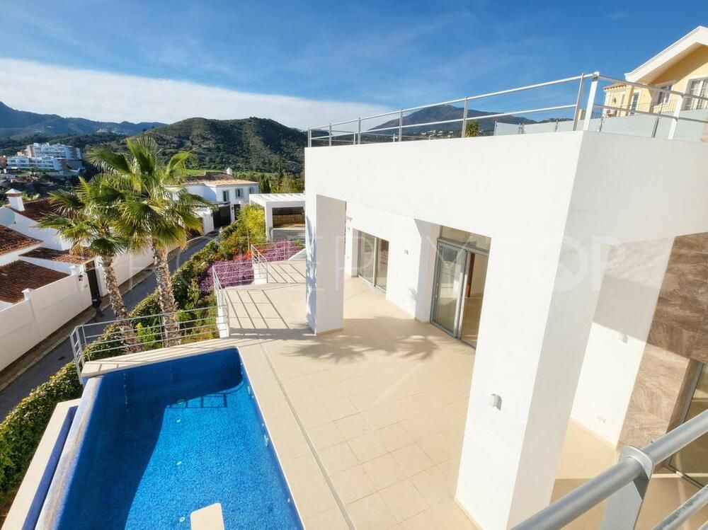4 bedrooms villa for sale in Los Almendros