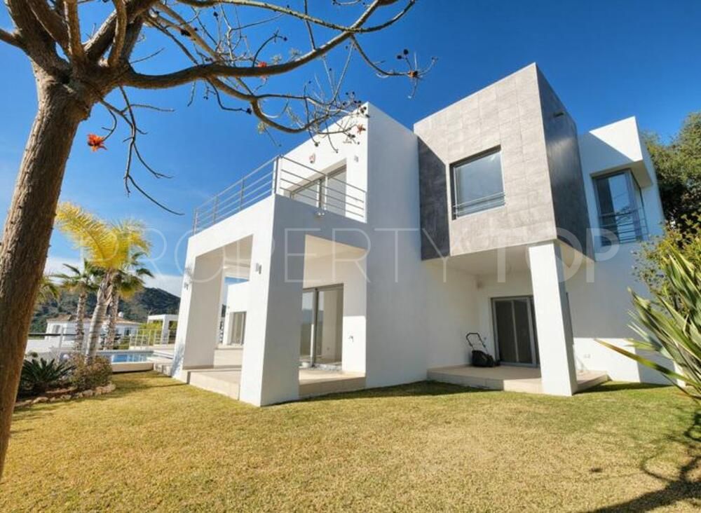 Villa con 4 dormitorios a la venta en Los Almendros