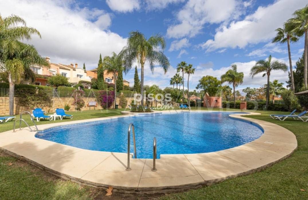 Buy town house with 5 bedrooms in La Alzambra