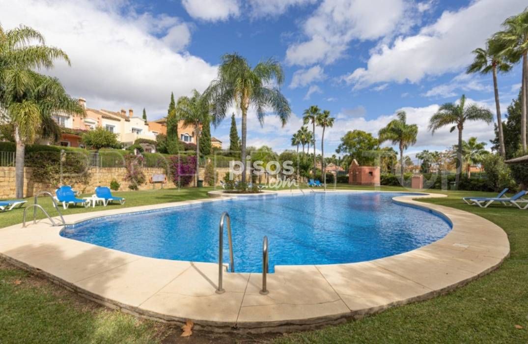 Buy town house with 5 bedrooms in La Alzambra
