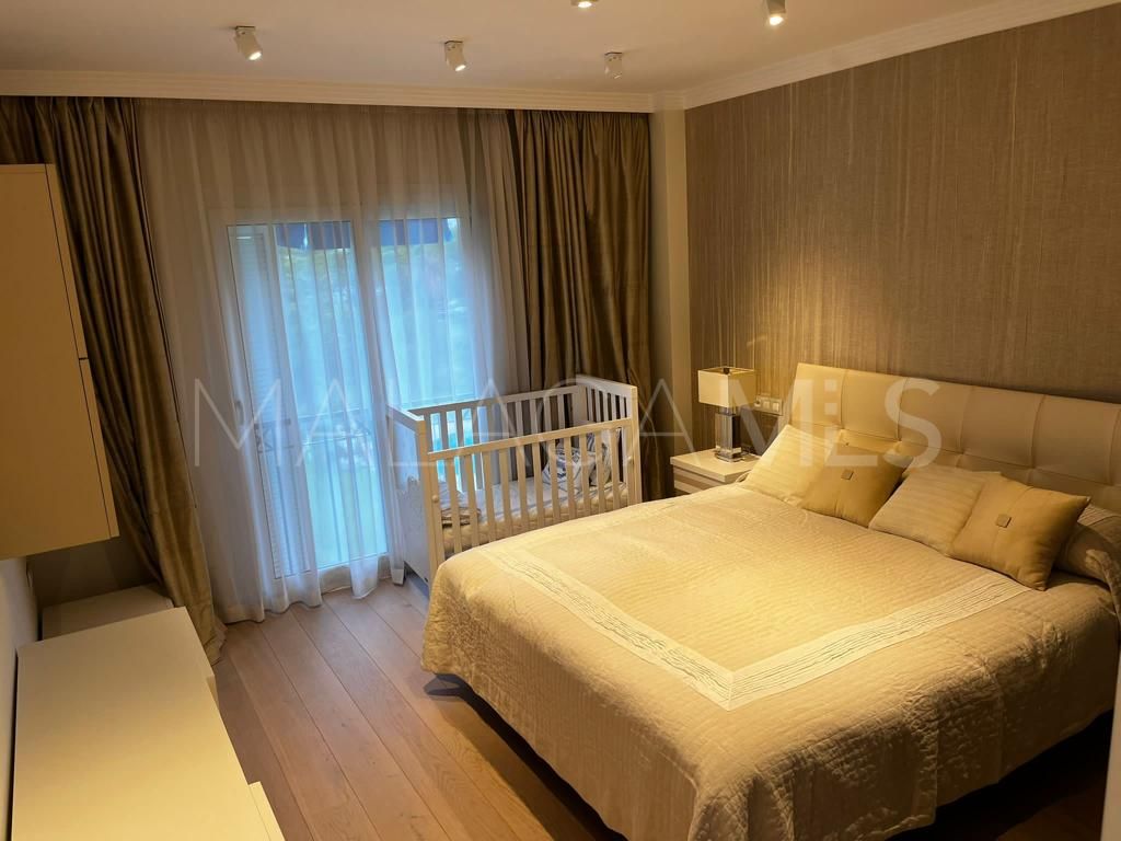 Buy apartamento de 5 bedrooms in Playas del Duque