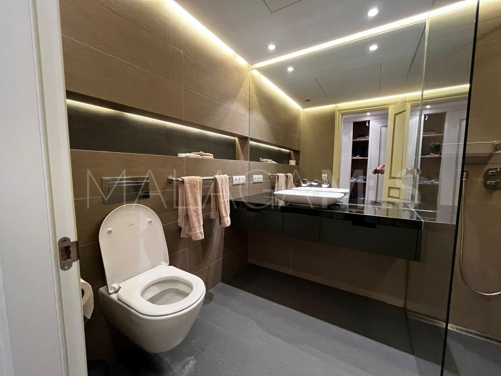 Buy apartamento de 5 bedrooms in Playas del Duque
