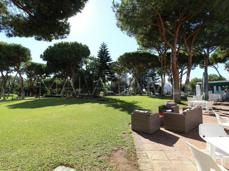 Buy apartamento de 5 bedrooms in Playas del Duque
