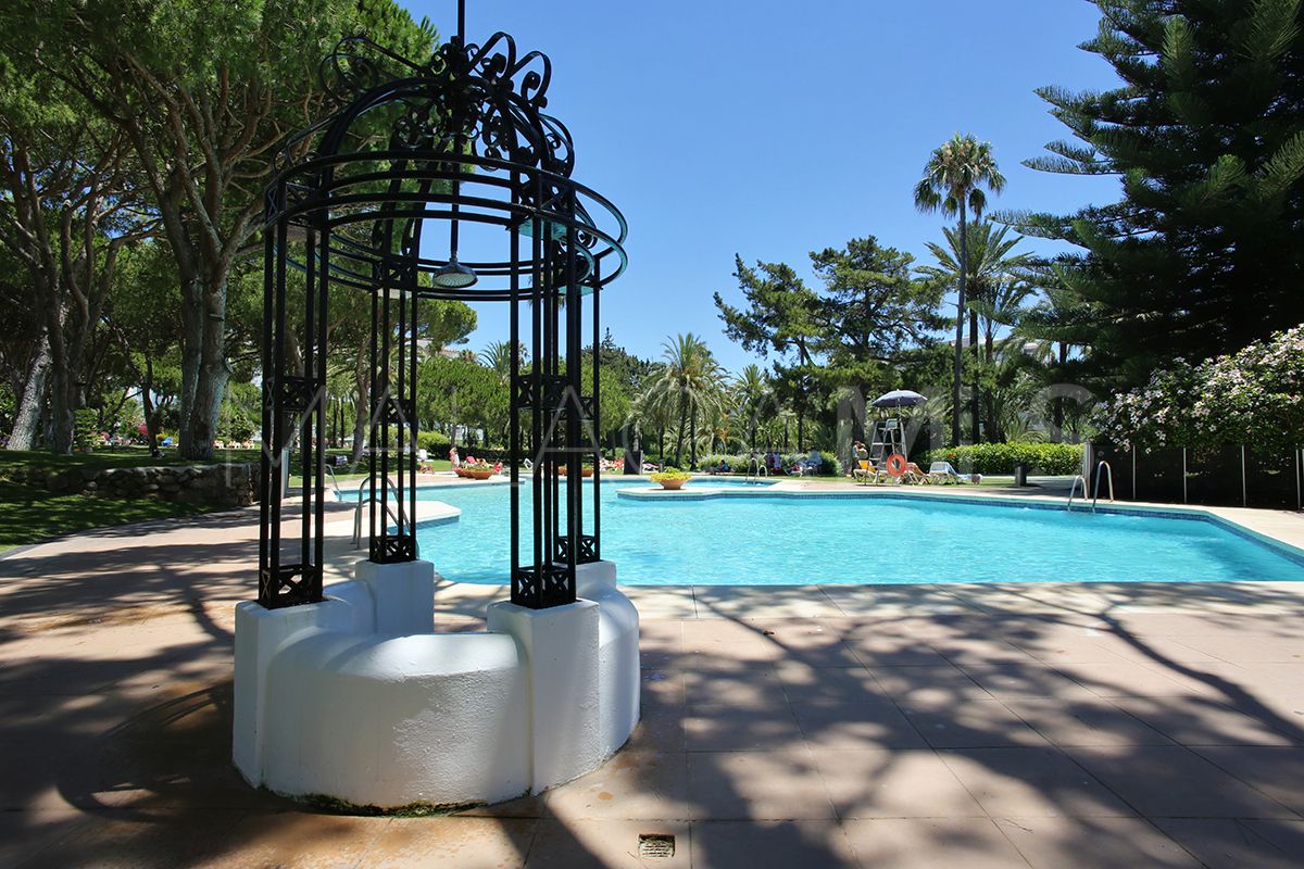 Buy apartamento de 5 bedrooms in Playas del Duque