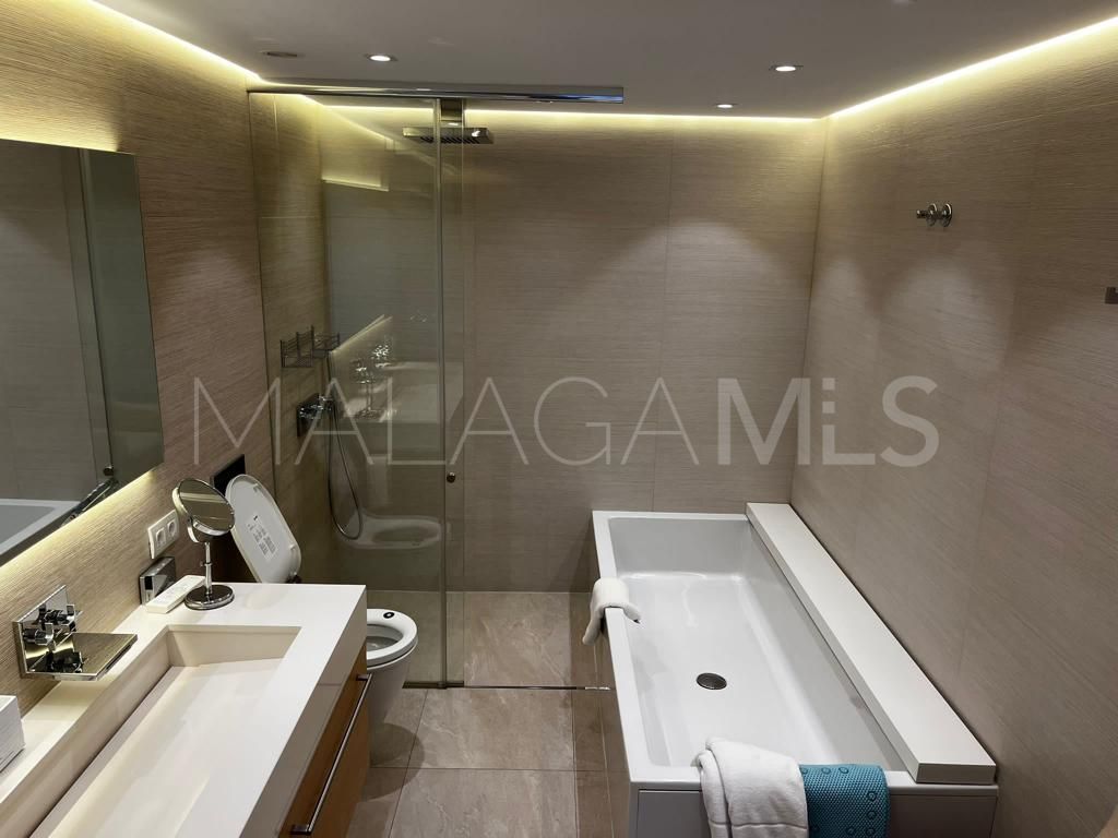 Buy apartamento de 5 bedrooms in Playas del Duque