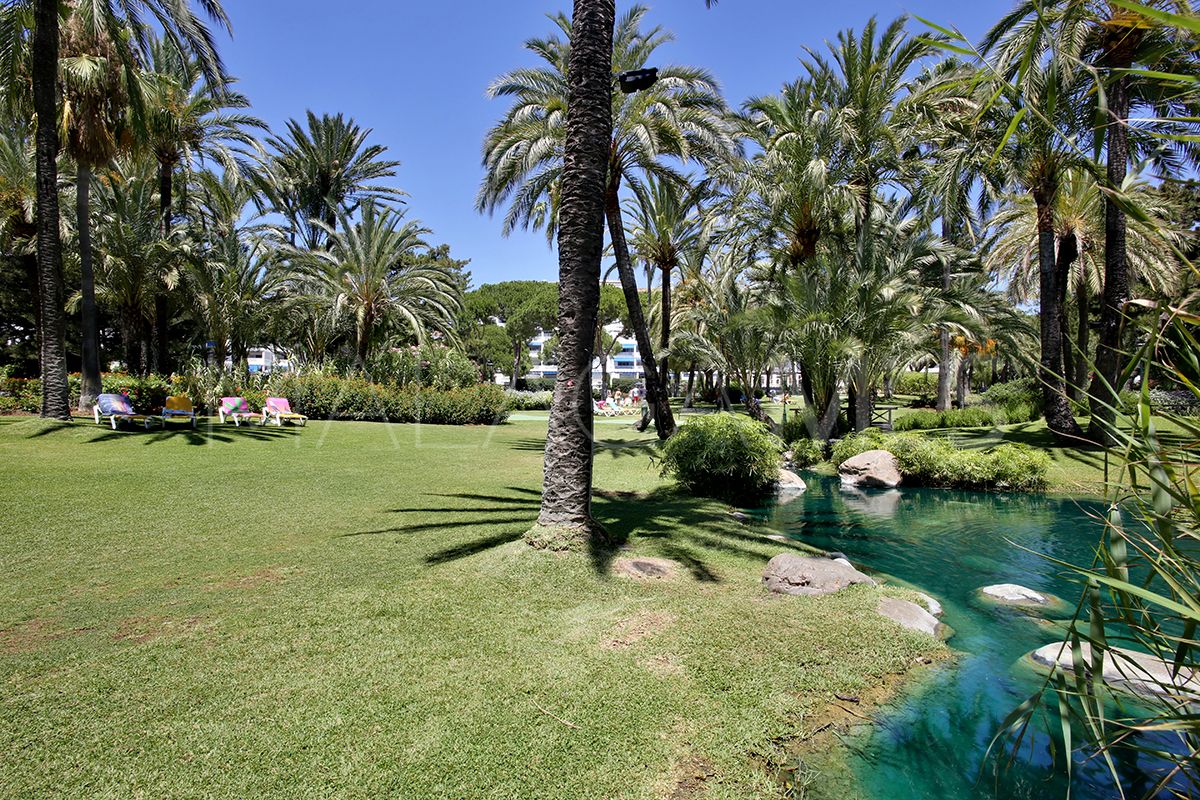 Buy apartamento de 5 bedrooms in Playas del Duque