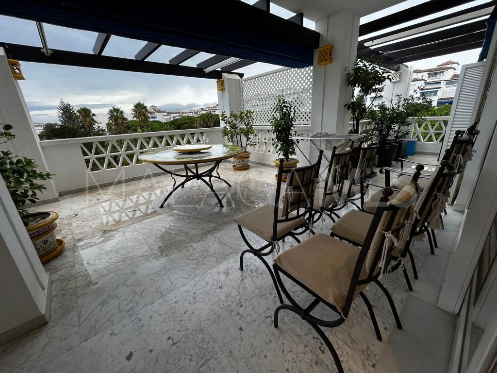 Buy apartamento de 5 bedrooms in Playas del Duque