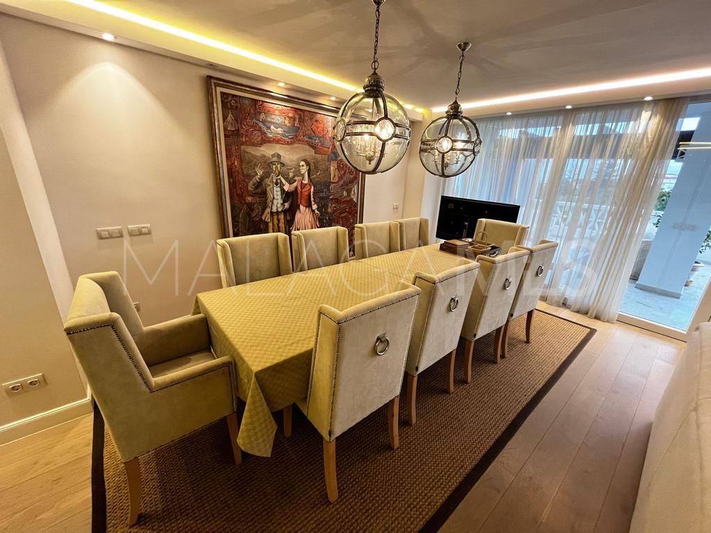 Buy apartamento de 5 bedrooms in Playas del Duque