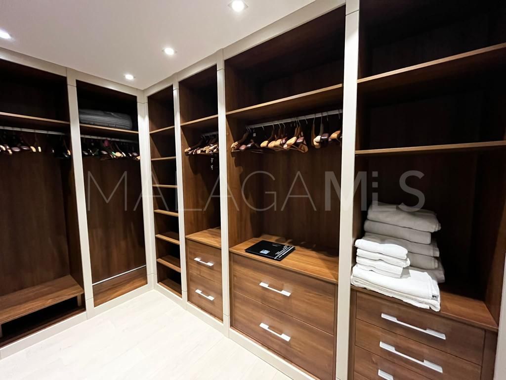 Buy apartamento de 5 bedrooms in Playas del Duque