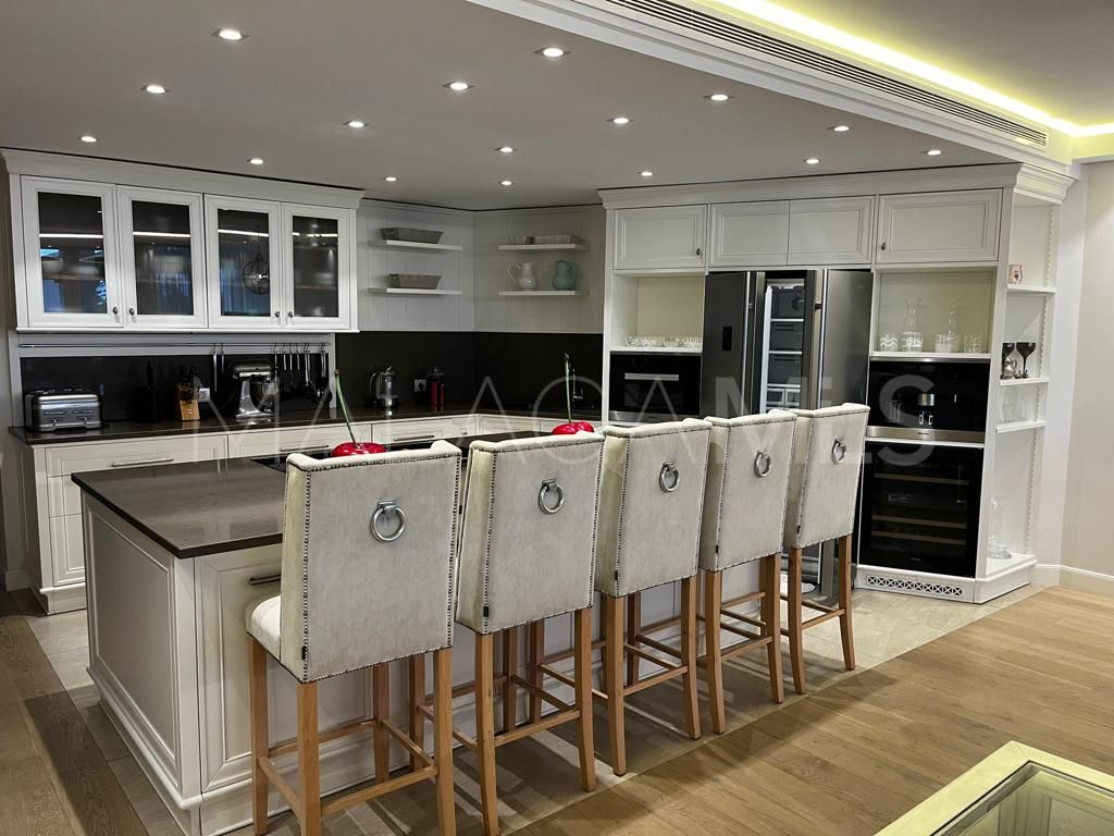 Buy apartamento de 5 bedrooms in Playas del Duque