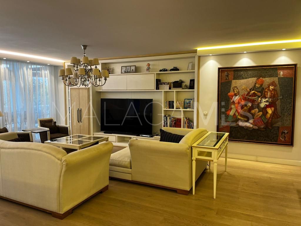 Buy apartamento de 5 bedrooms in Playas del Duque