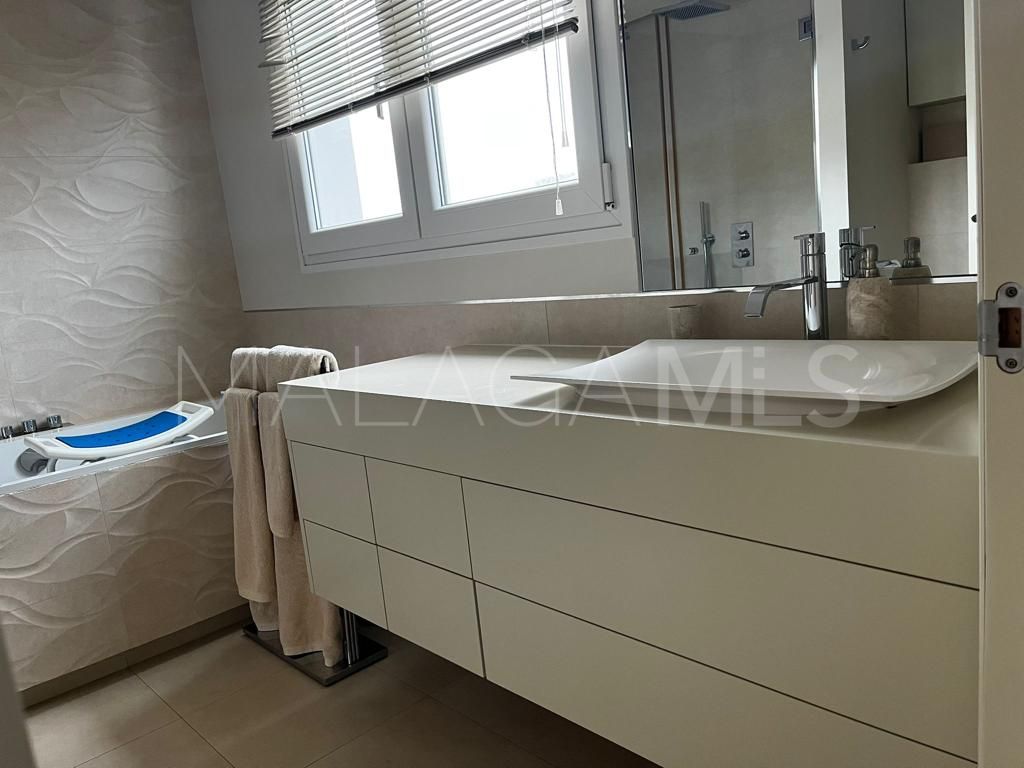 Buy apartamento de 5 bedrooms in Playas del Duque