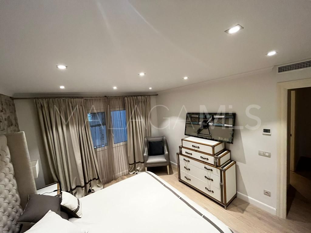 Buy apartamento de 5 bedrooms in Playas del Duque