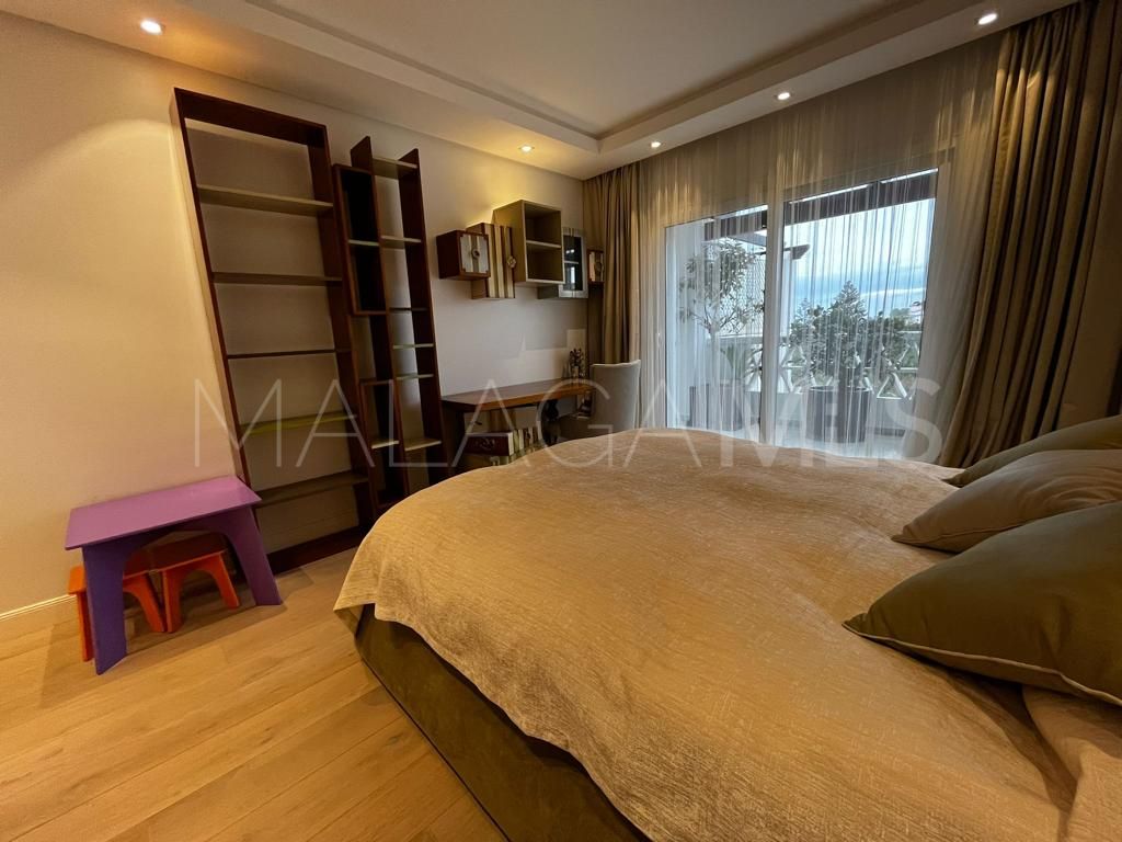 Buy apartamento de 5 bedrooms in Playas del Duque