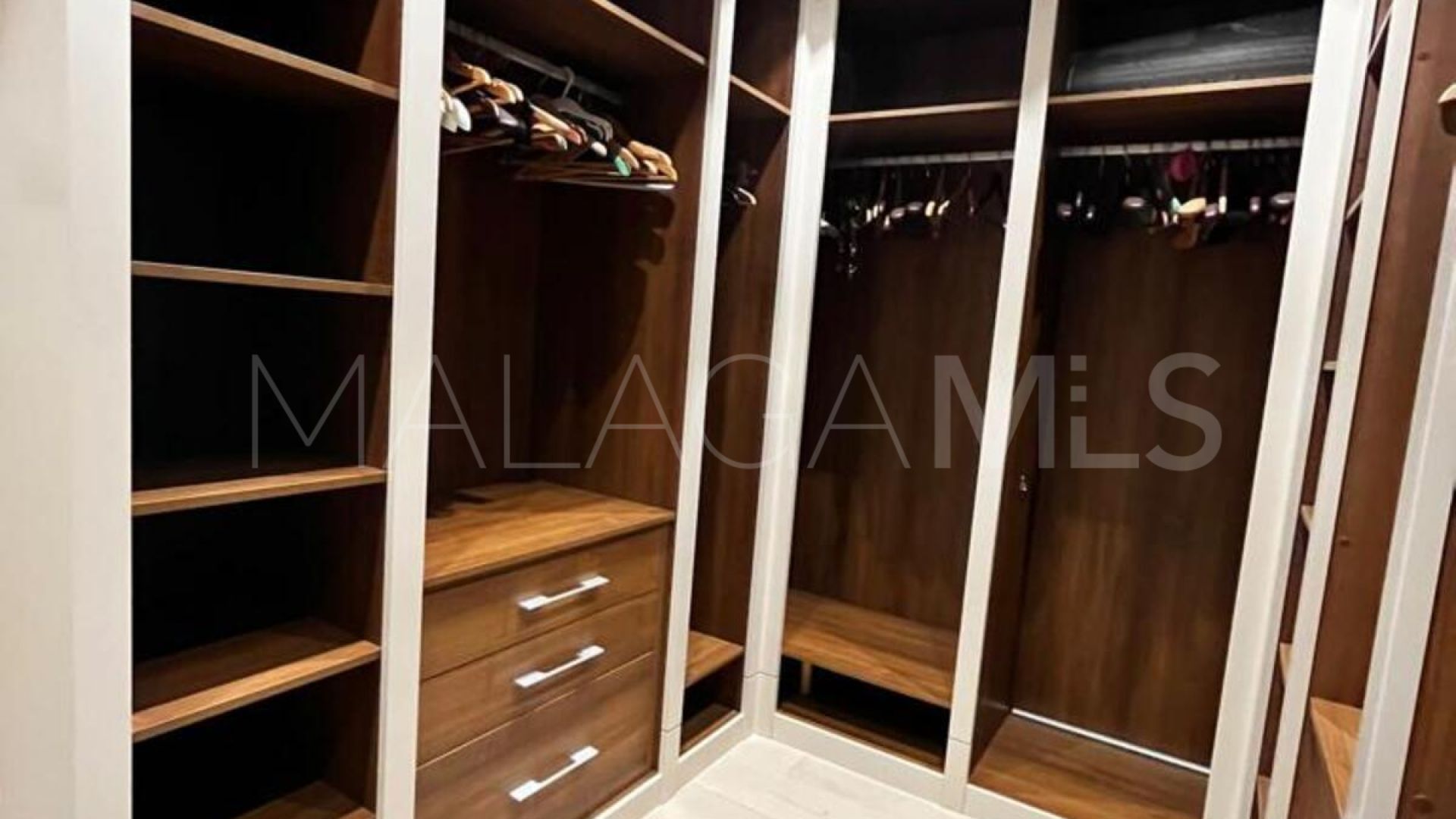 Buy apartamento de 5 bedrooms in Playas del Duque