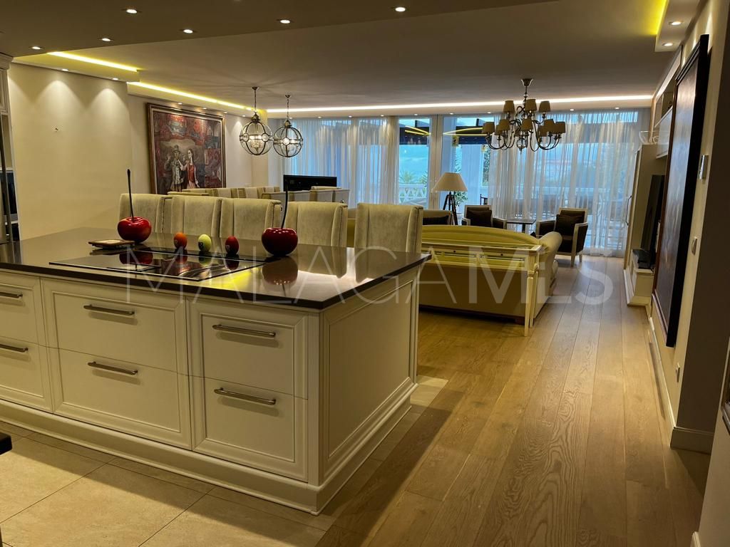 Buy apartamento de 5 bedrooms in Playas del Duque