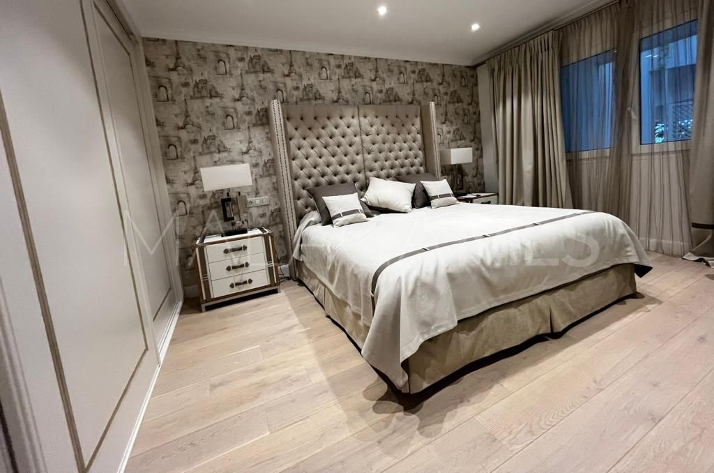 Buy apartamento de 5 bedrooms in Playas del Duque