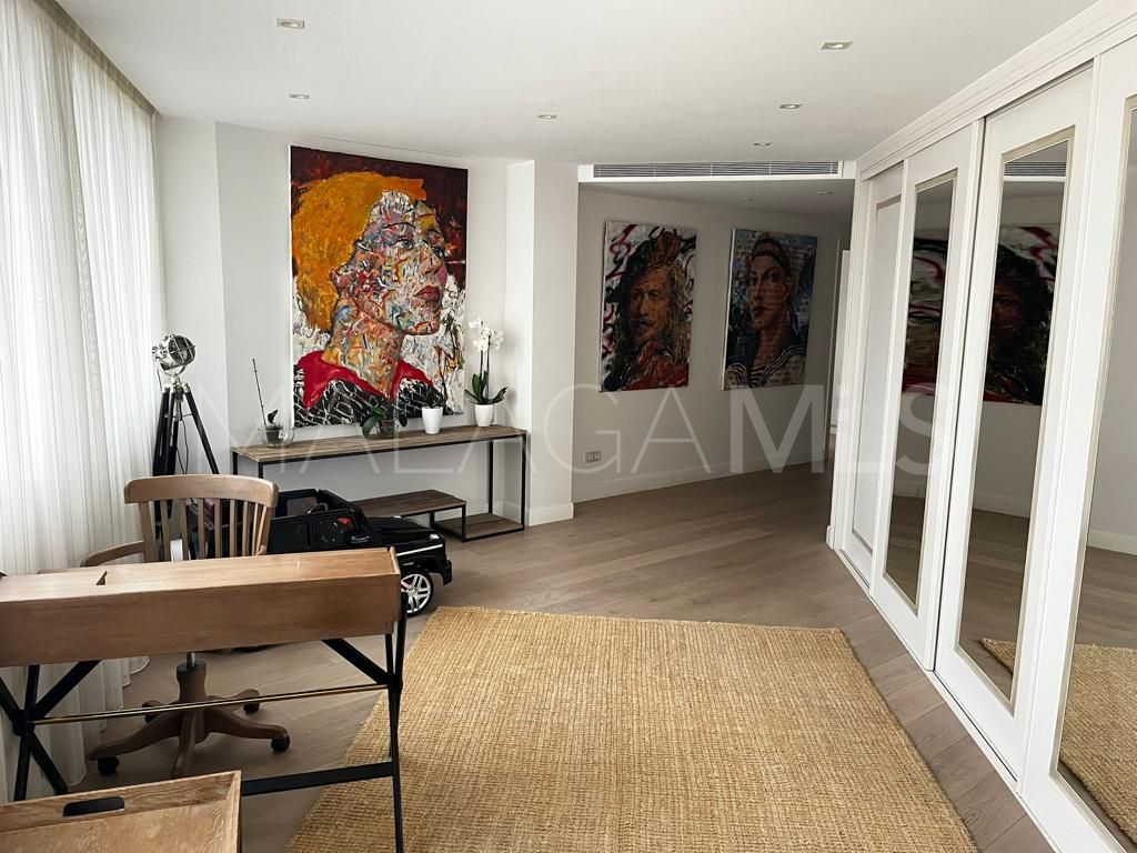 Buy apartamento de 5 bedrooms in Playas del Duque
