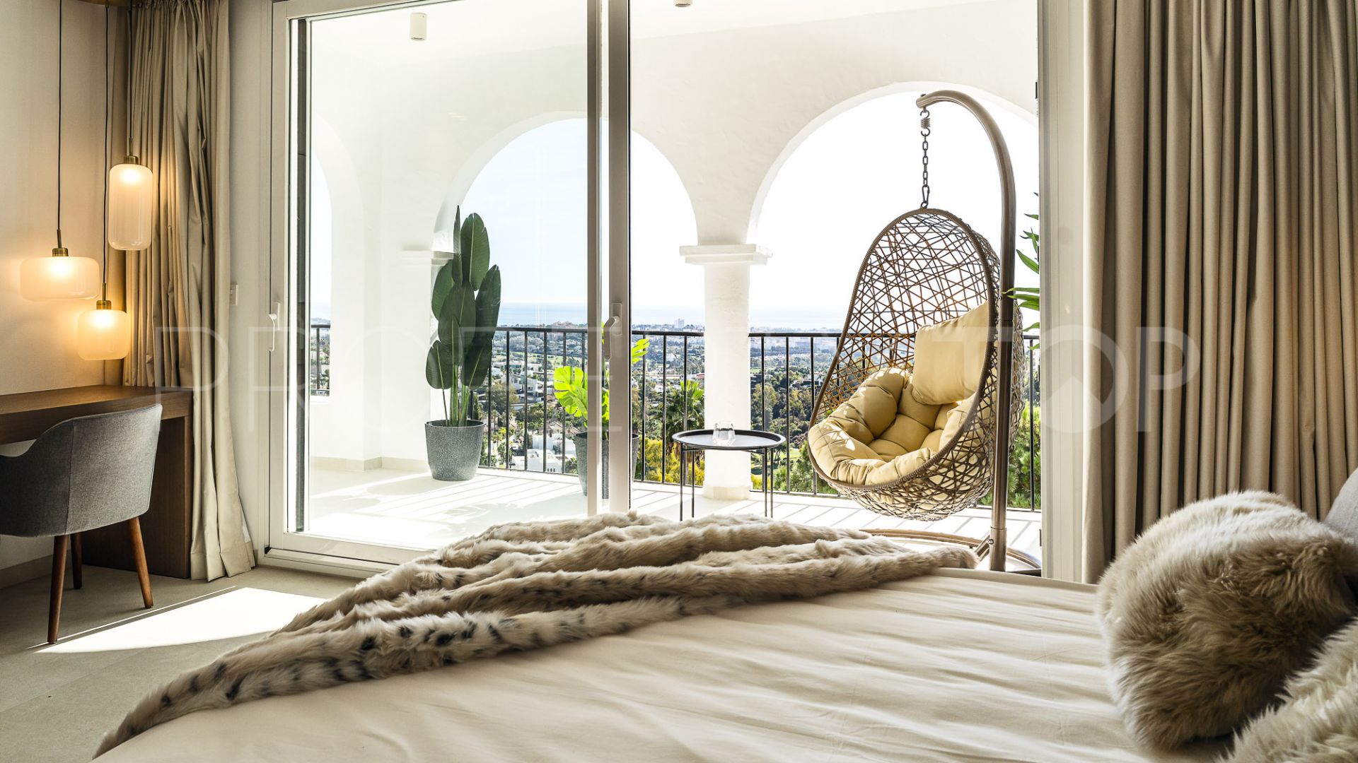 For sale 3 bedrooms duplex in Las Colinas de Marbella