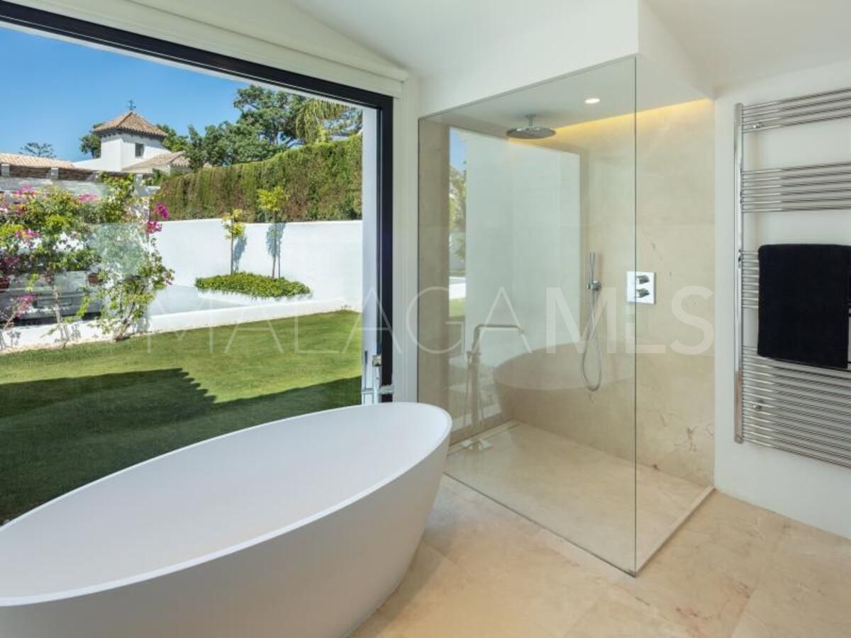 For sale 4 bedrooms villa in Parcelas del Golf