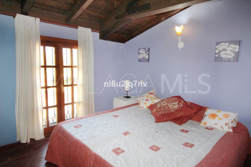 Villa for sale in New Golden Mile