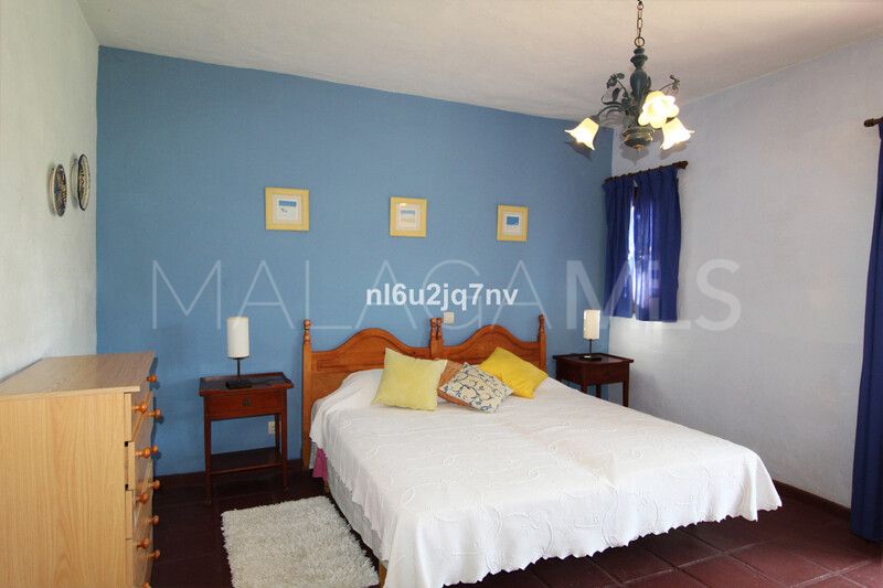 Villa for sale in New Golden Mile