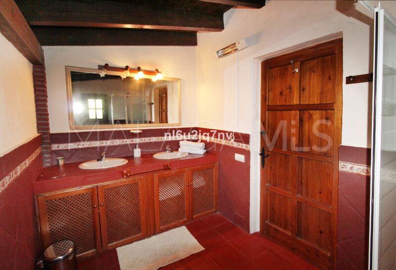Villa for sale in New Golden Mile