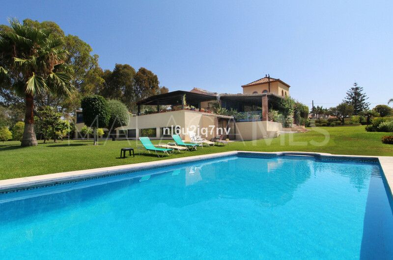 Villa for sale in New Golden Mile