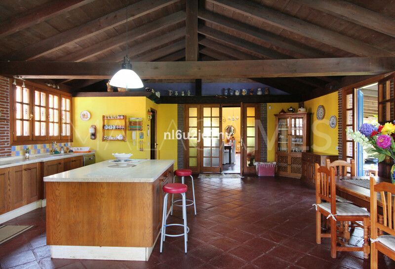 Villa for sale in New Golden Mile