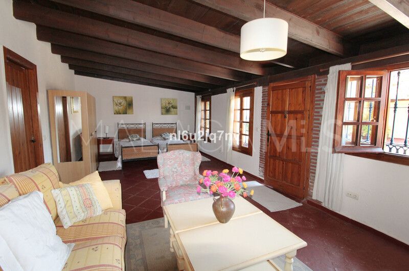 Villa for sale in New Golden Mile
