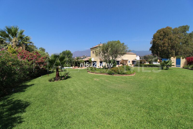 Villa for sale in New Golden Mile