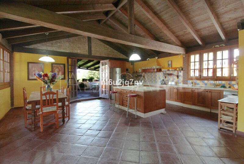 Villa for sale in New Golden Mile