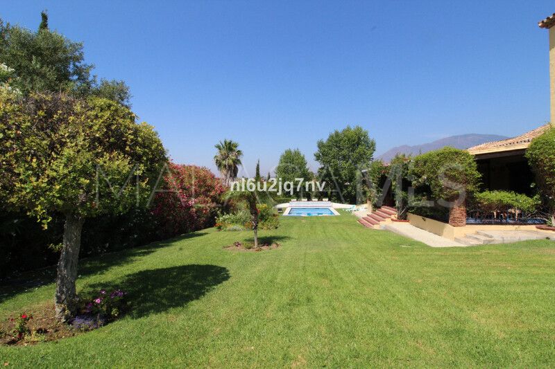 Villa for sale in New Golden Mile