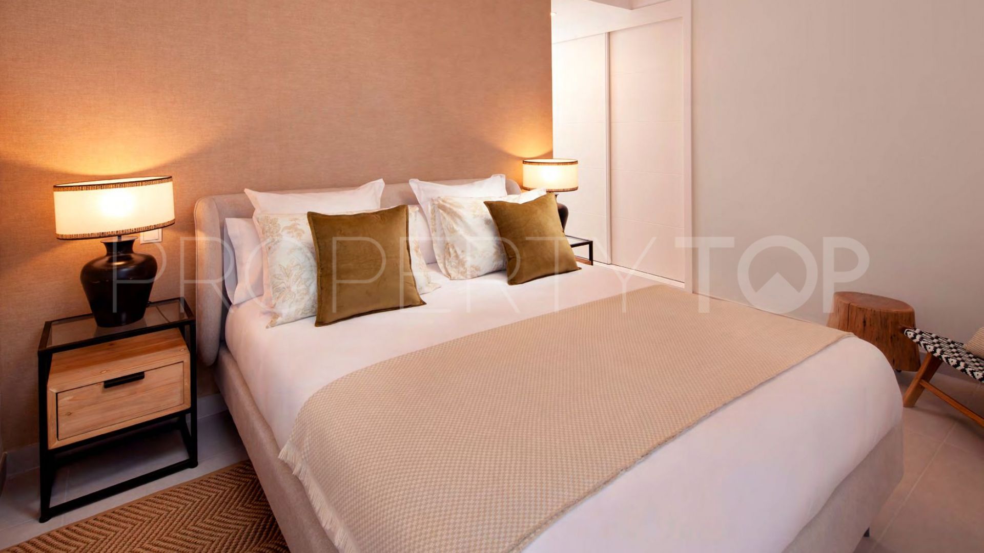 For sale 2 bedrooms ground floor apartment in Estepona Golf