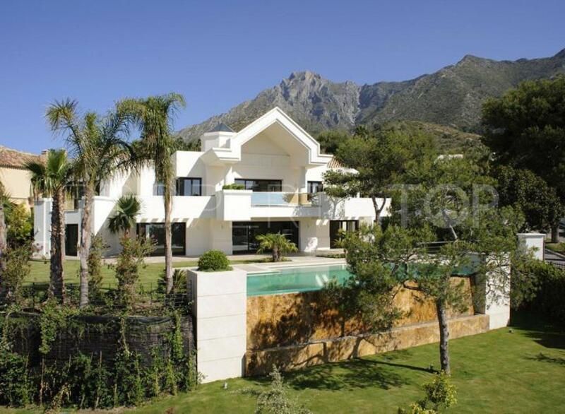 Villa for sale in Sierra Blanca with 6 bedrooms