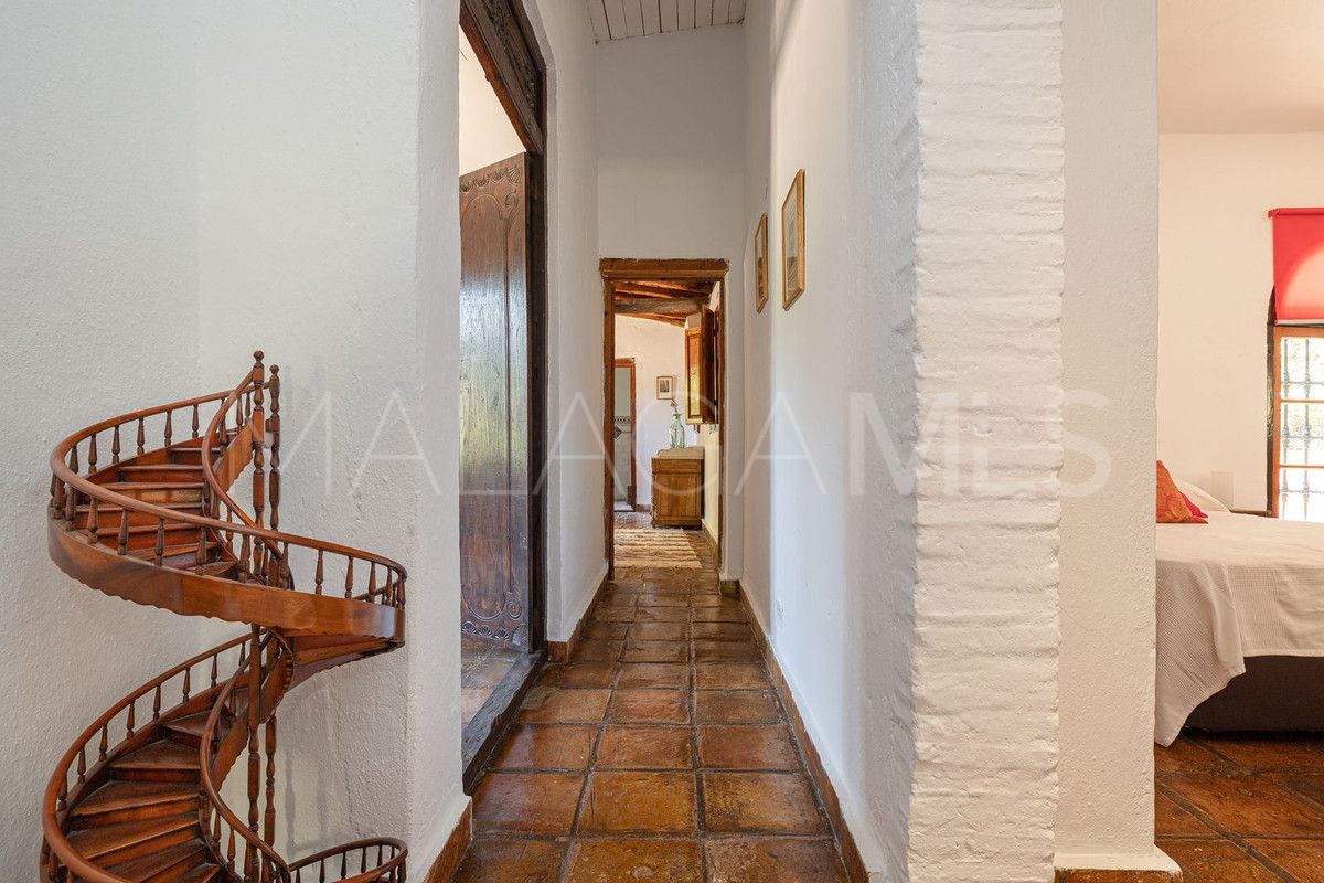 Villa for sale in Benahavis Centro