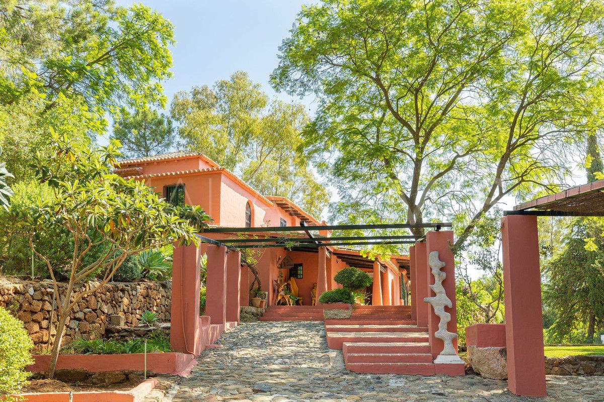 Villa for sale in Benahavis Centro